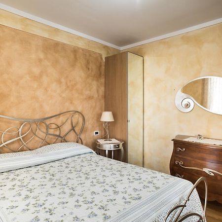 B&B La Petite Maison Puegnago Ruang foto