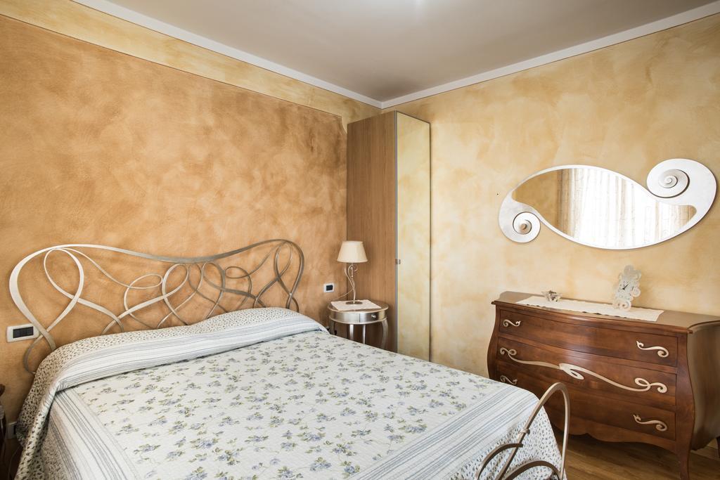 B&B La Petite Maison Puegnago Ruang foto